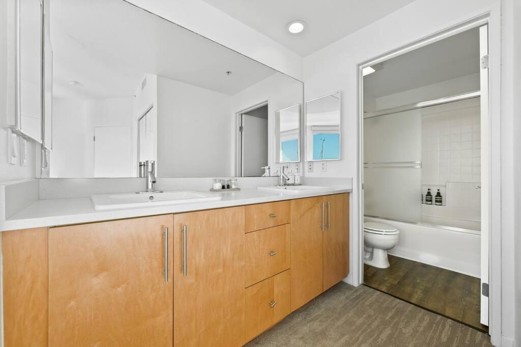 Blue Wave 2BD 2BA Stunning Marina View