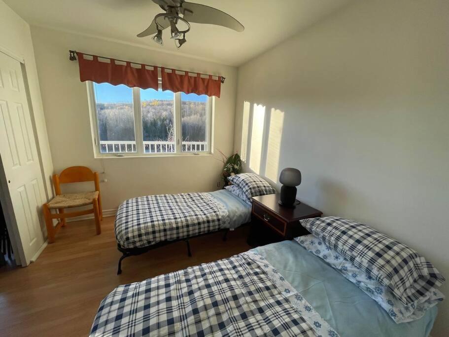 Full Chalet - 6 Bdrm Private / Beachfront / Kayaks