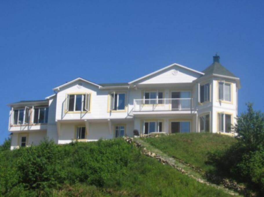 Full Chalet - 6 Bdrm Private / Beachfront / Kayaks