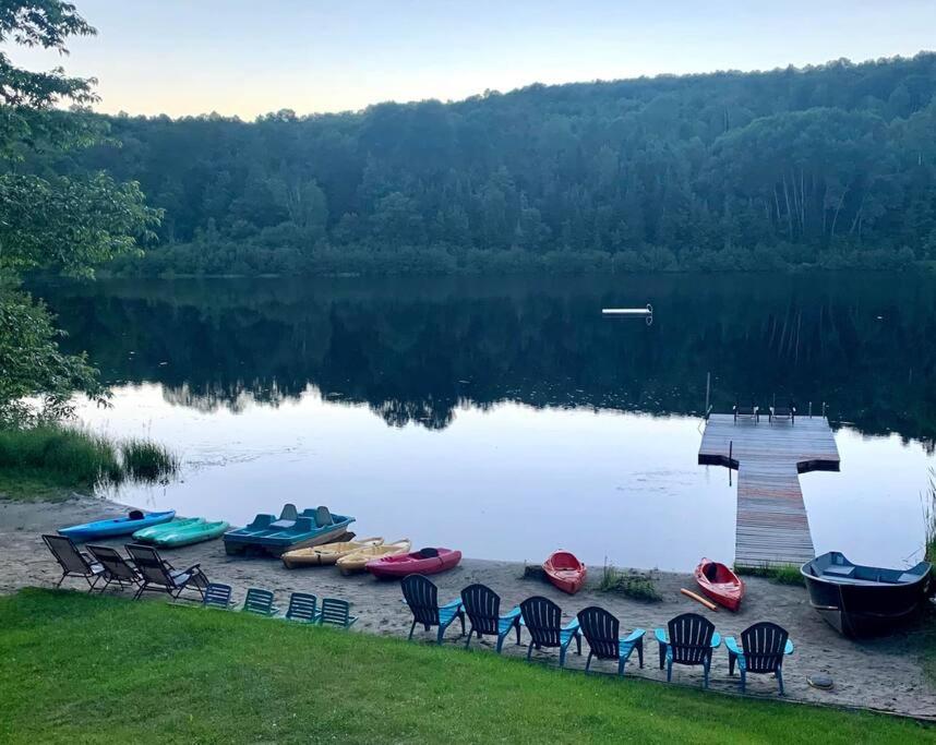 Full Chalet - 6 Bdrm Private / Beachfront / Kayaks