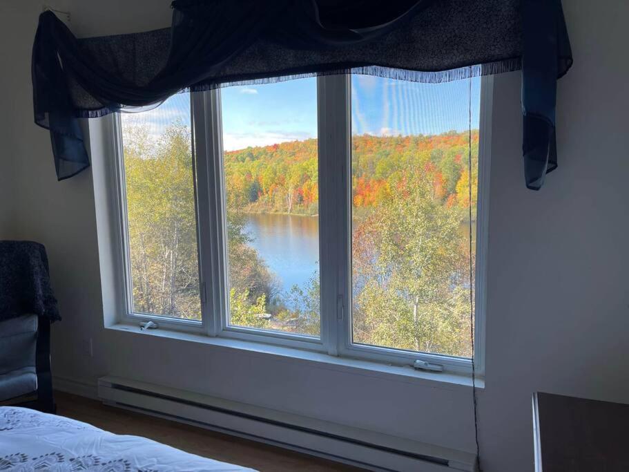 Full Chalet - 6 Bdrm Private / Beachfront / Kayaks