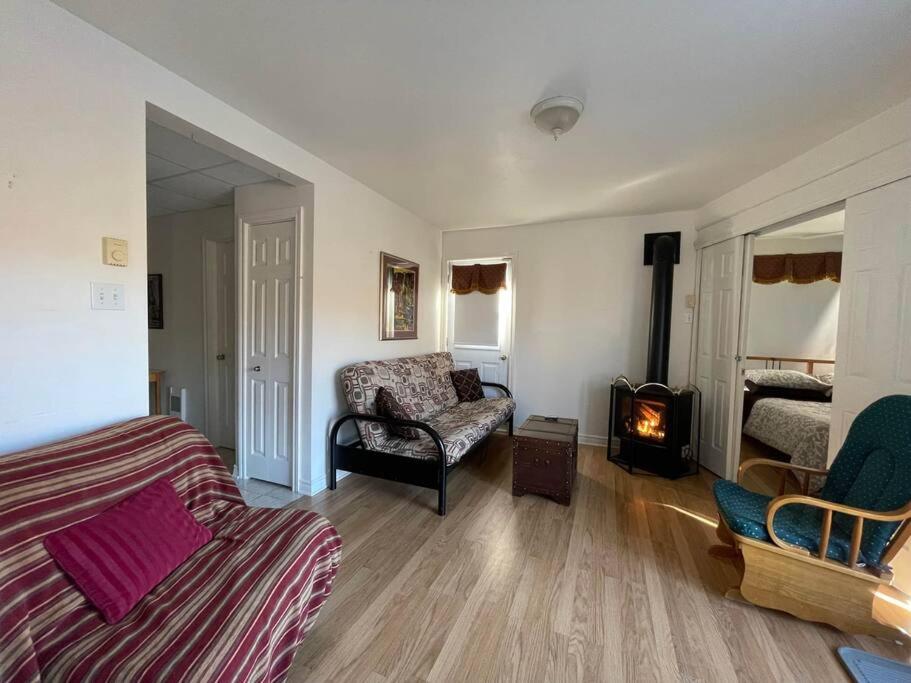 Full Chalet - 6 Bdrm Private / Beachfront / Kayaks