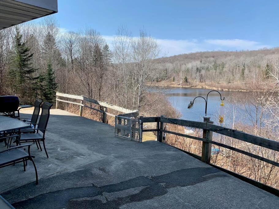 Full Chalet - 6 Bdrm Private / Beachfront / Kayaks