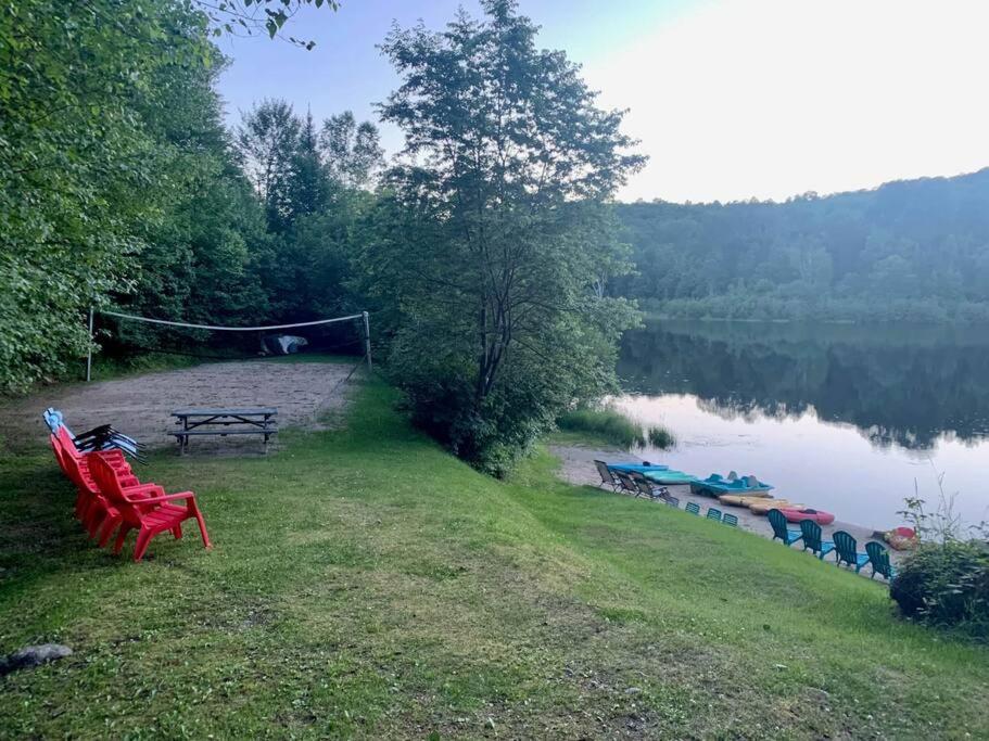 Full Chalet - 6 Bdrm Private / Beachfront / Kayaks