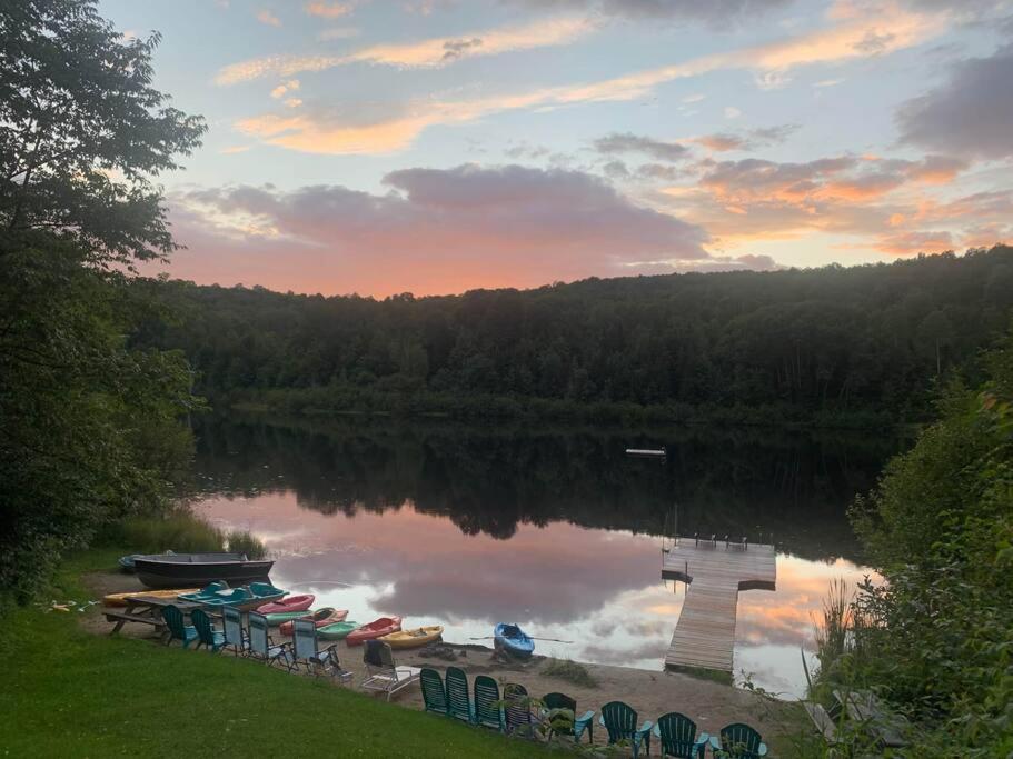 Full Chalet - 6 Bdrm Private / Beachfront / Kayaks
