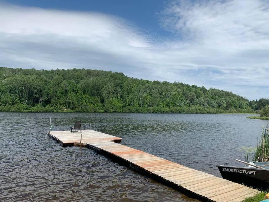 Full Chalet - 6 Bdrm Private / Beachfront / Kayaks