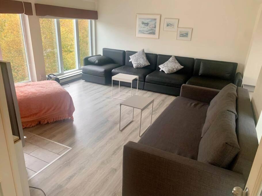Full Chalet - 6 Bdrm Private / Beachfront / Kayaks