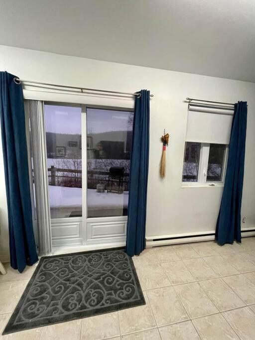 Full Chalet - 6 Bdrm Private / Beachfront / Kayaks