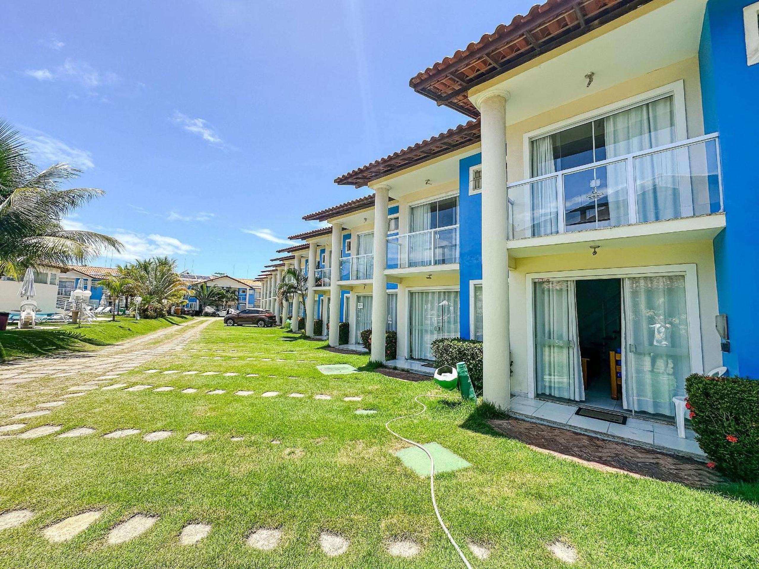 Casas no Residencial Mont Sião com 1, 2 ou 3 suítes (todas com ar condicionado) condomíno a poucos metros da praia de Taperapuã (Axé Moi), com 2 piscinas a