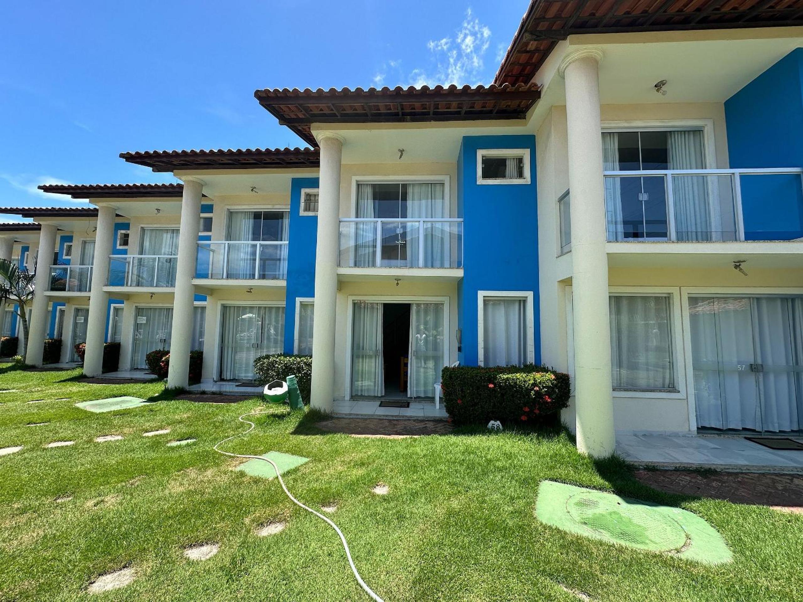 Casas no Residencial Mont Sião com 1, 2 ou 3 suítes (todas com ar condicionado) condomíno a poucos metros da praia de Taperapuã (Axé Moi), com 2 piscinas a