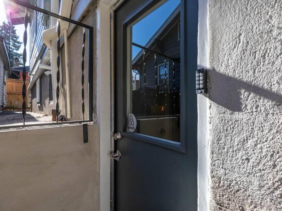 Elegant Richmond Gem nestled up to Hawthorne Blvd. view 4