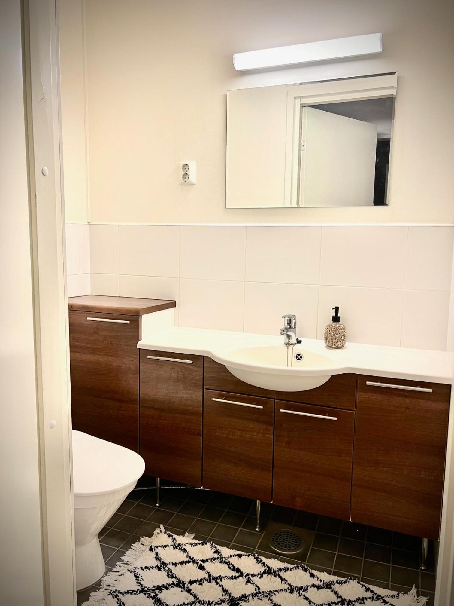 Kulta Villa, keskellä Vuokattia sisältyy Sauna, ilmainen Pysäköinti, Wi-Fi, 65smartTV, oma pieni piha alue, sopii perheille
