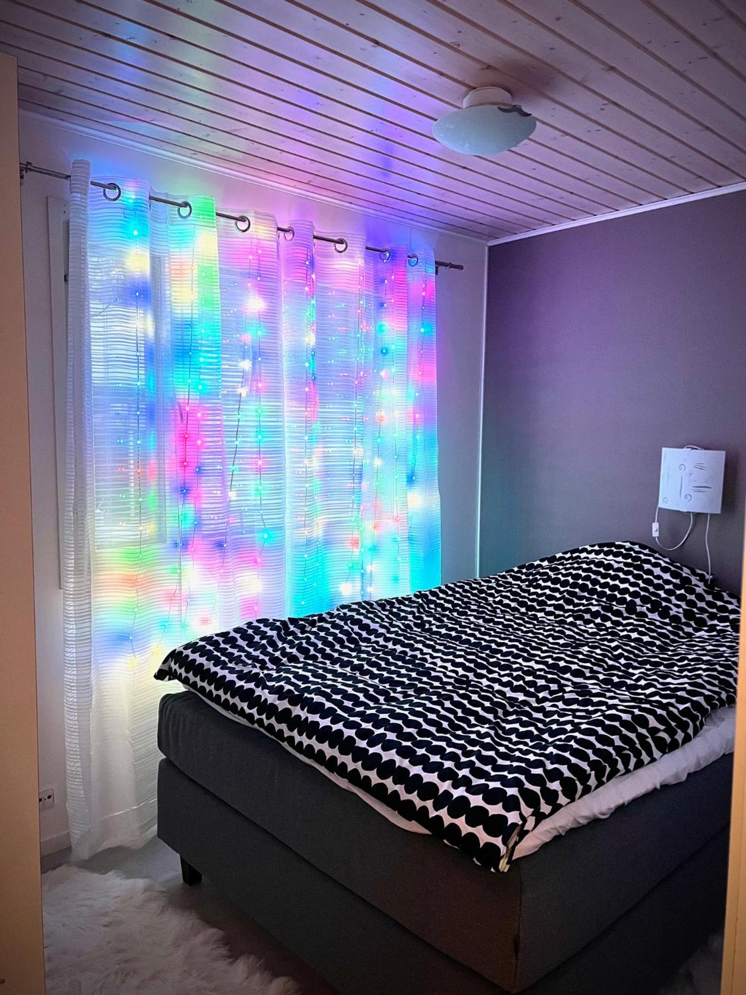 Kulta Villa, keskellä Vuokattia sisältyy Sauna, ilmainen Pysäköinti, Wi-Fi, 65smartTV, oma pieni piha alue, sopii perheille