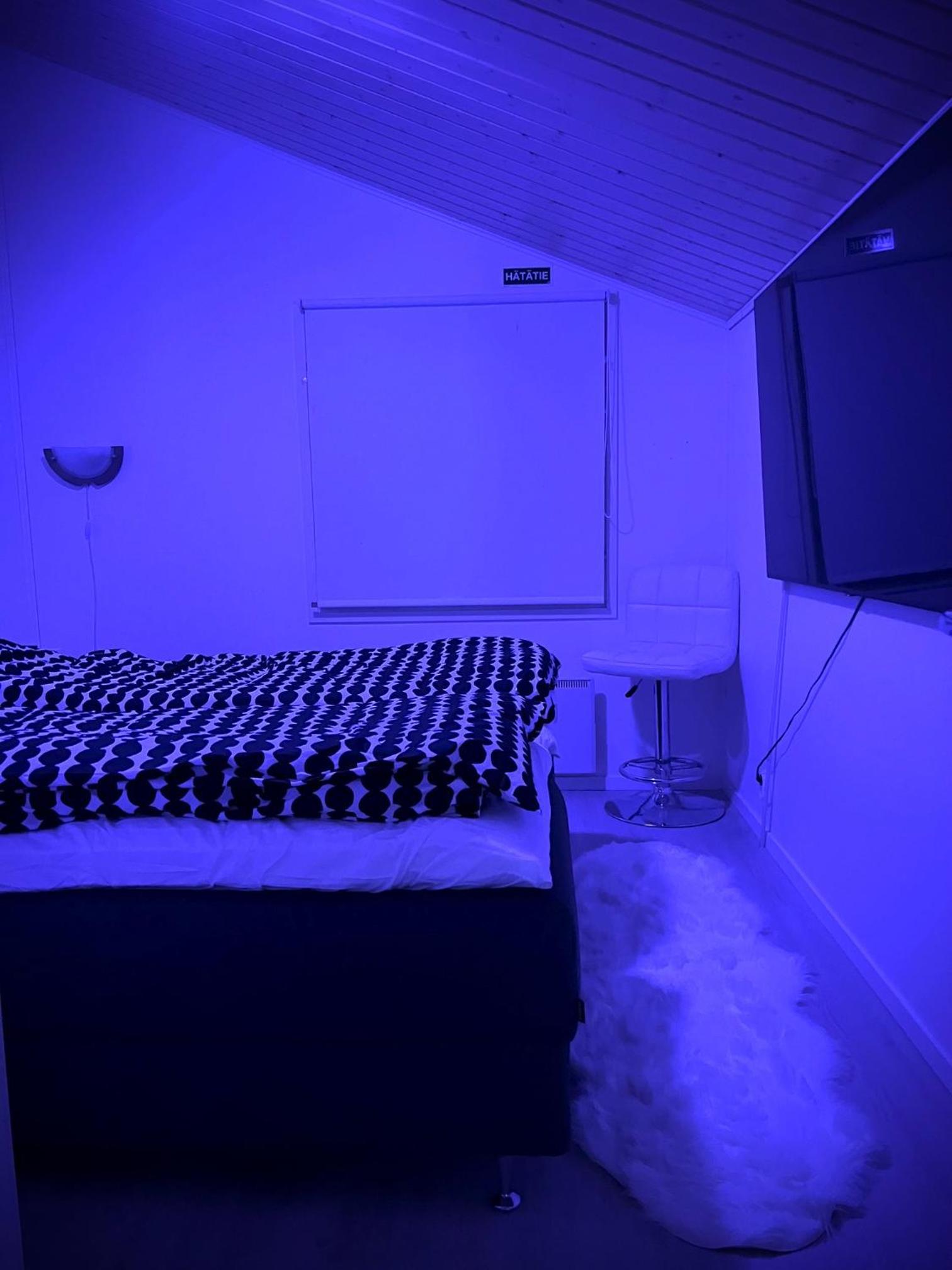 Kulta Villa, keskellä Vuokattia sisältyy Sauna, ilmainen Pysäköinti, Wi-Fi, 65smartTV, oma pieni piha alue, sopii perheille