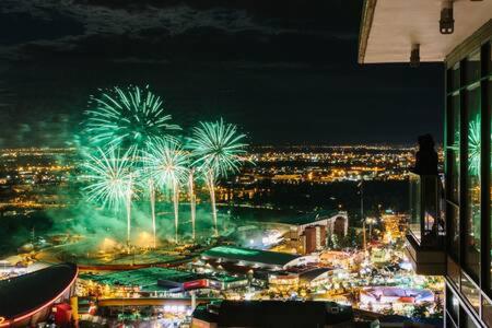 Stunning Rocky Mountain & DT Skyline Views! Near Stampede, Saddledome, BMO Centre! FREE Banff Pass, Wine, & Parking!