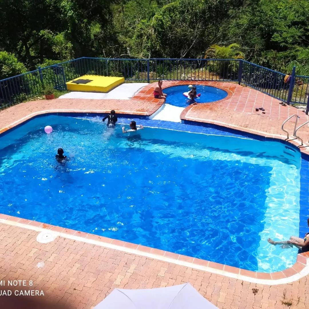 Apartamento Tercer Piso amoblado