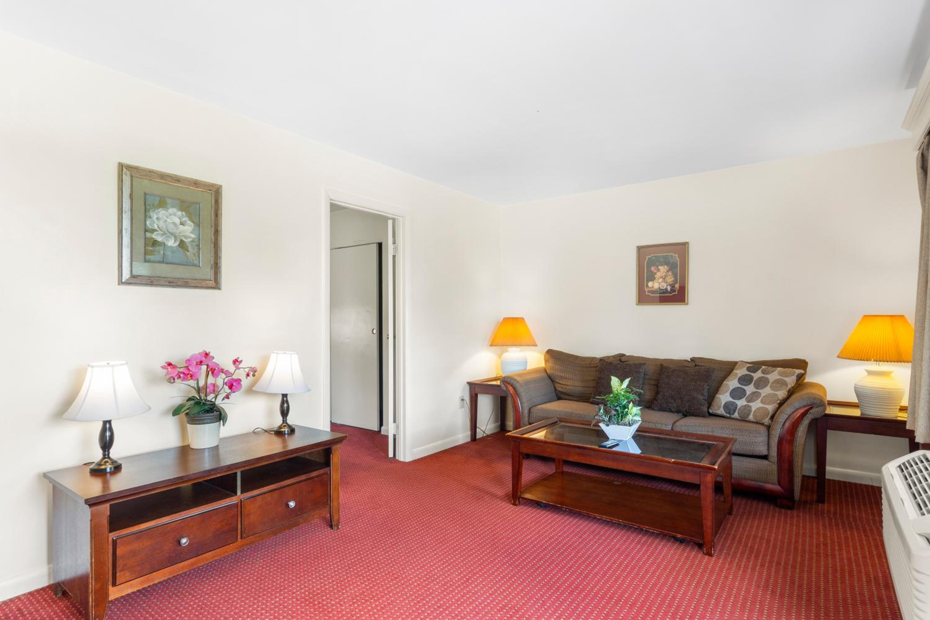 Blue Spruce Inn & Suites view 2