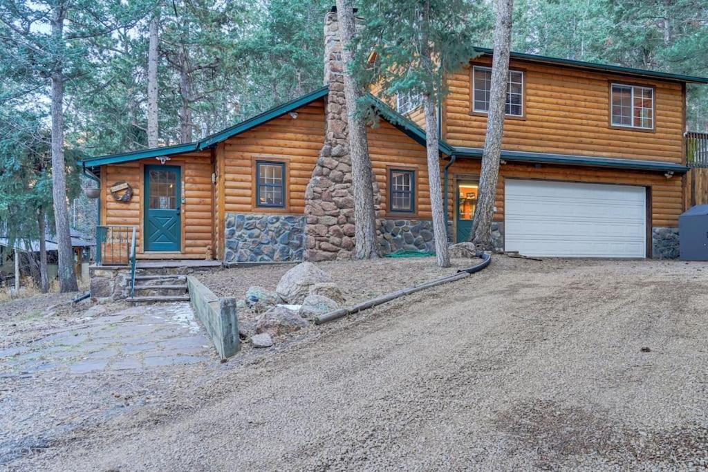 Hotel Chic chalet w/ hot tub, ping-pong, arcade bball - Image 1