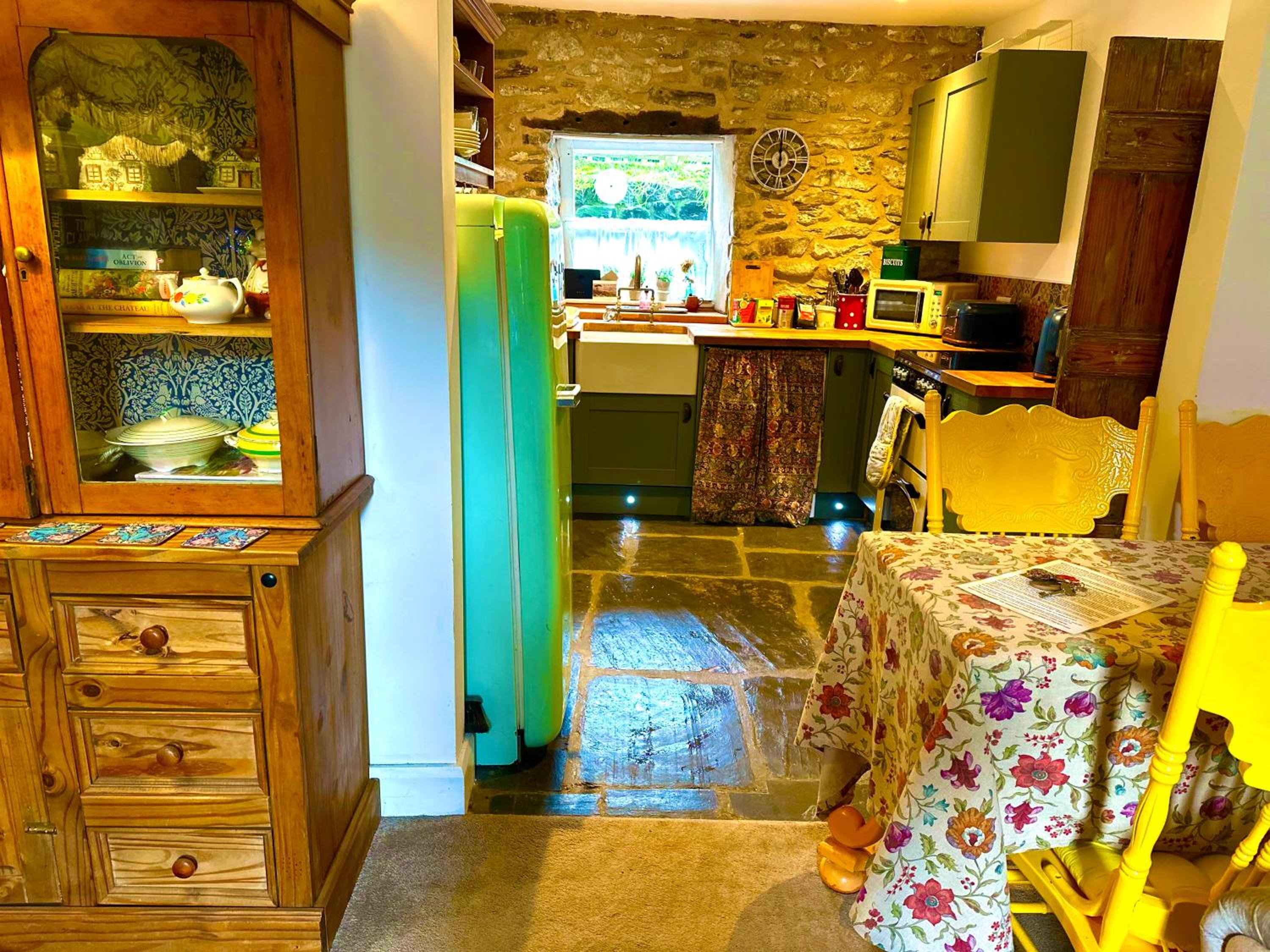 Castle Buildings Cottage2
