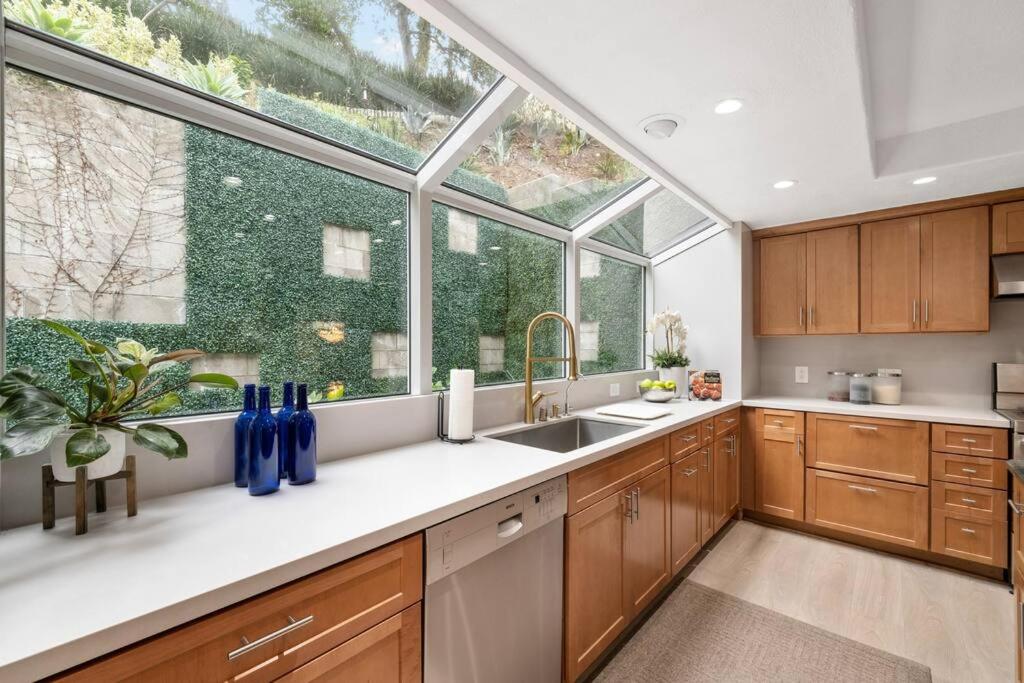 Asian Oasis Stunning Canyon Views - Luxury Home view 4