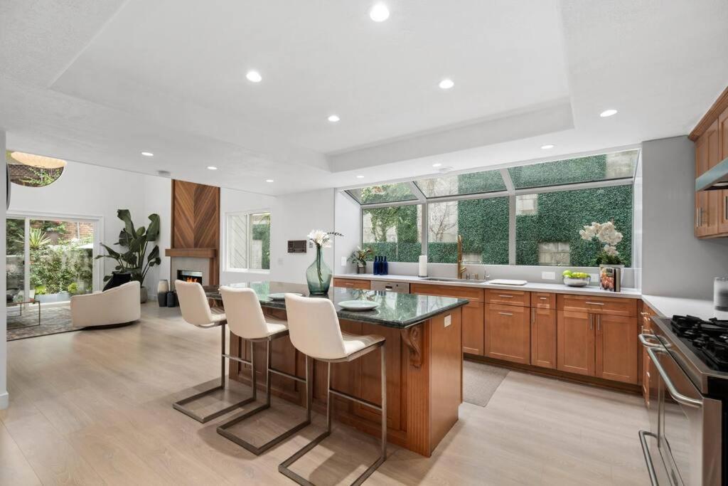 Asian Oasis Stunning Canyon Views - Luxury Home view 3