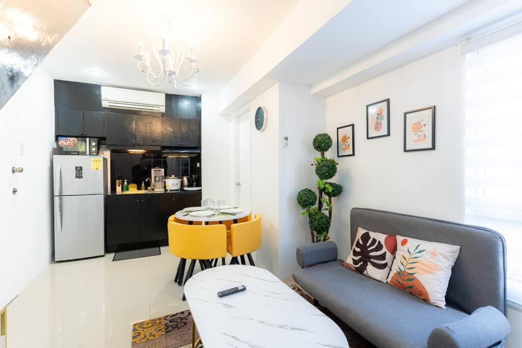 A2J Luxury 3BR BGC Loft Near Malls and Airport view 2
