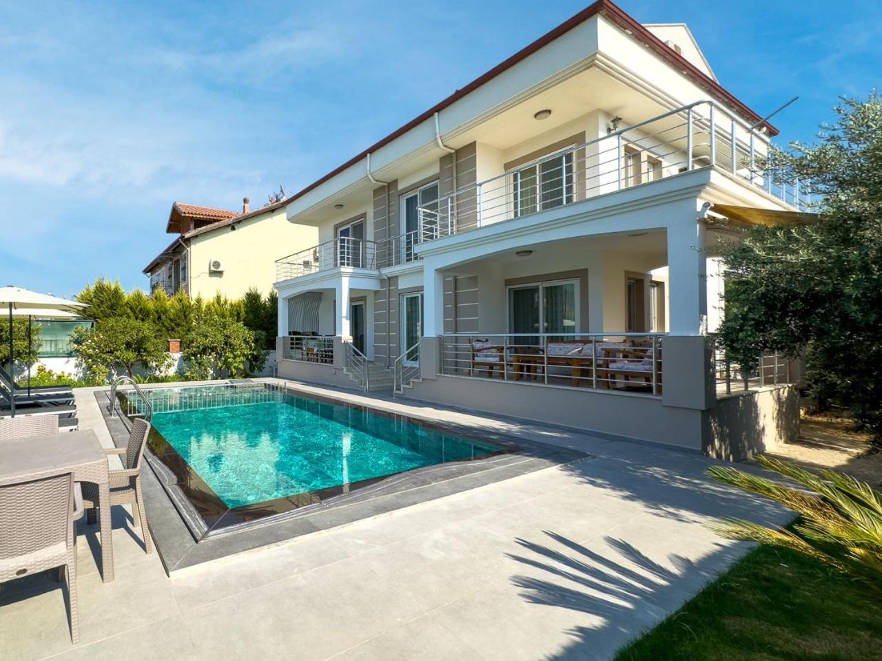 Villa AROK