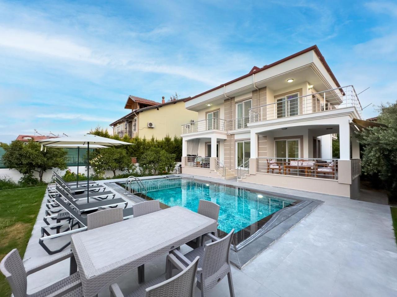 Villa AROK