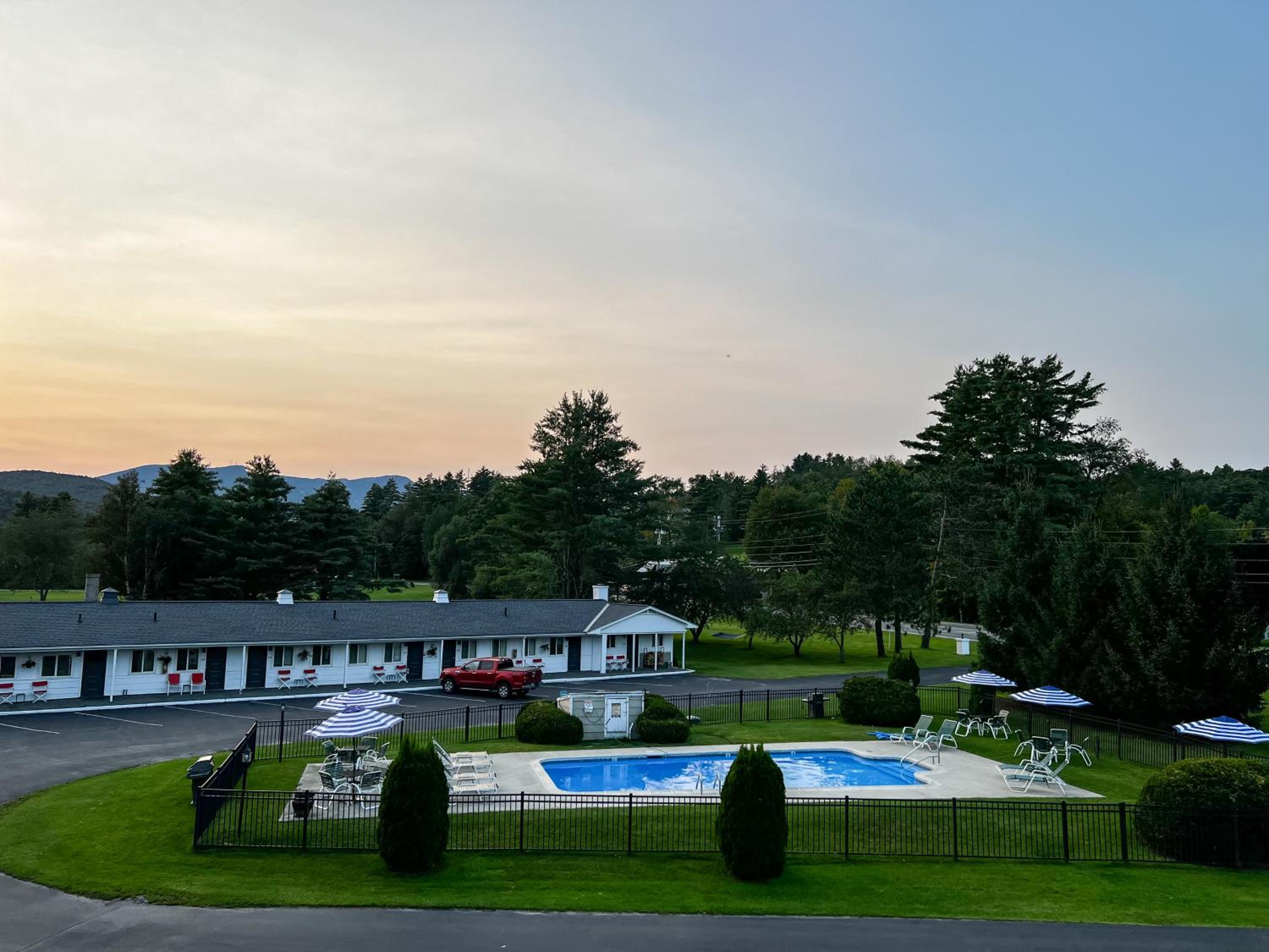 Stowe Motel & Snowdrift view 2