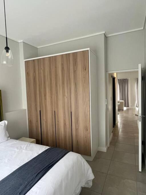 Large 3 Bedroom Apartment in Midrand, Waterfall City - More space than a hotel room - Ideal for families, groups and work trips - 19 Elizabeth Place view 5