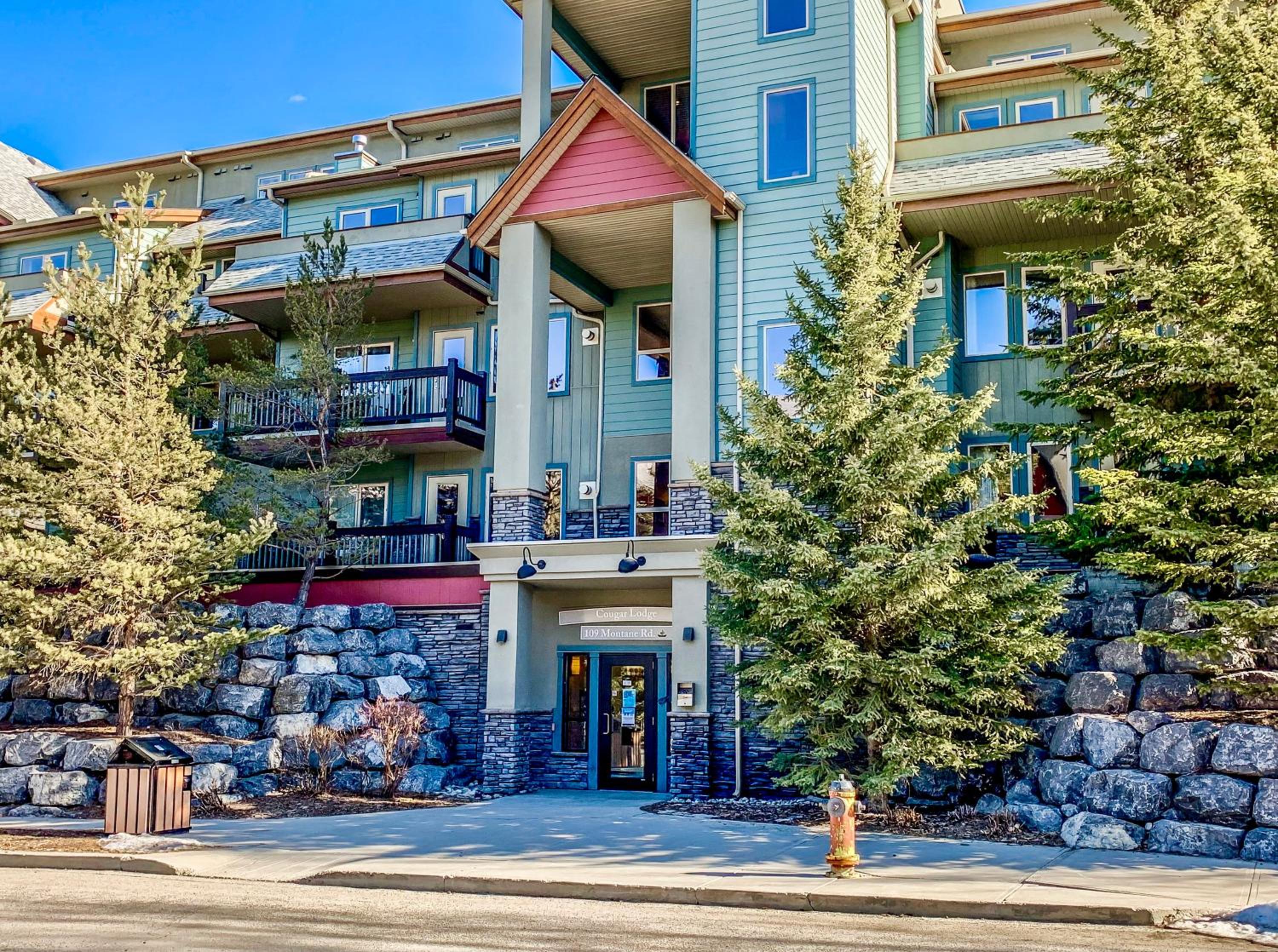Canmore Mountain view loft apartment heated outdoor pool