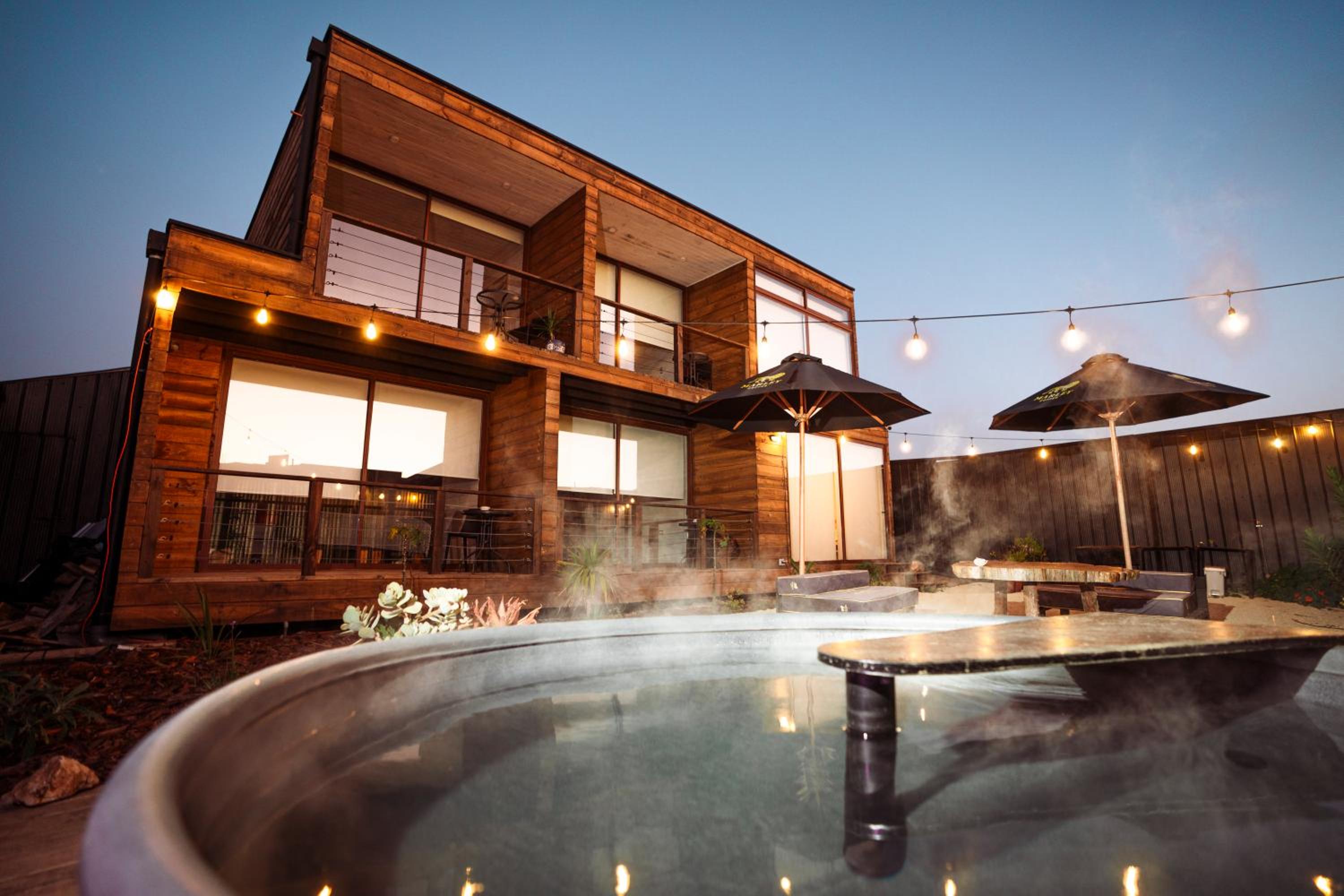 Hotel VIENTO BRAVO - Image 1