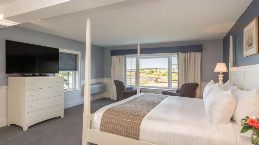 Breakwater Inn