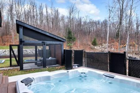 Château Céleste - Villa with pool, hot tub, fire pit