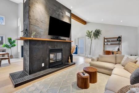 Château Céleste - Villa with pool, hot tub, fire pit