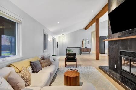 Château Céleste - Villa with pool, hot tub, fire pit