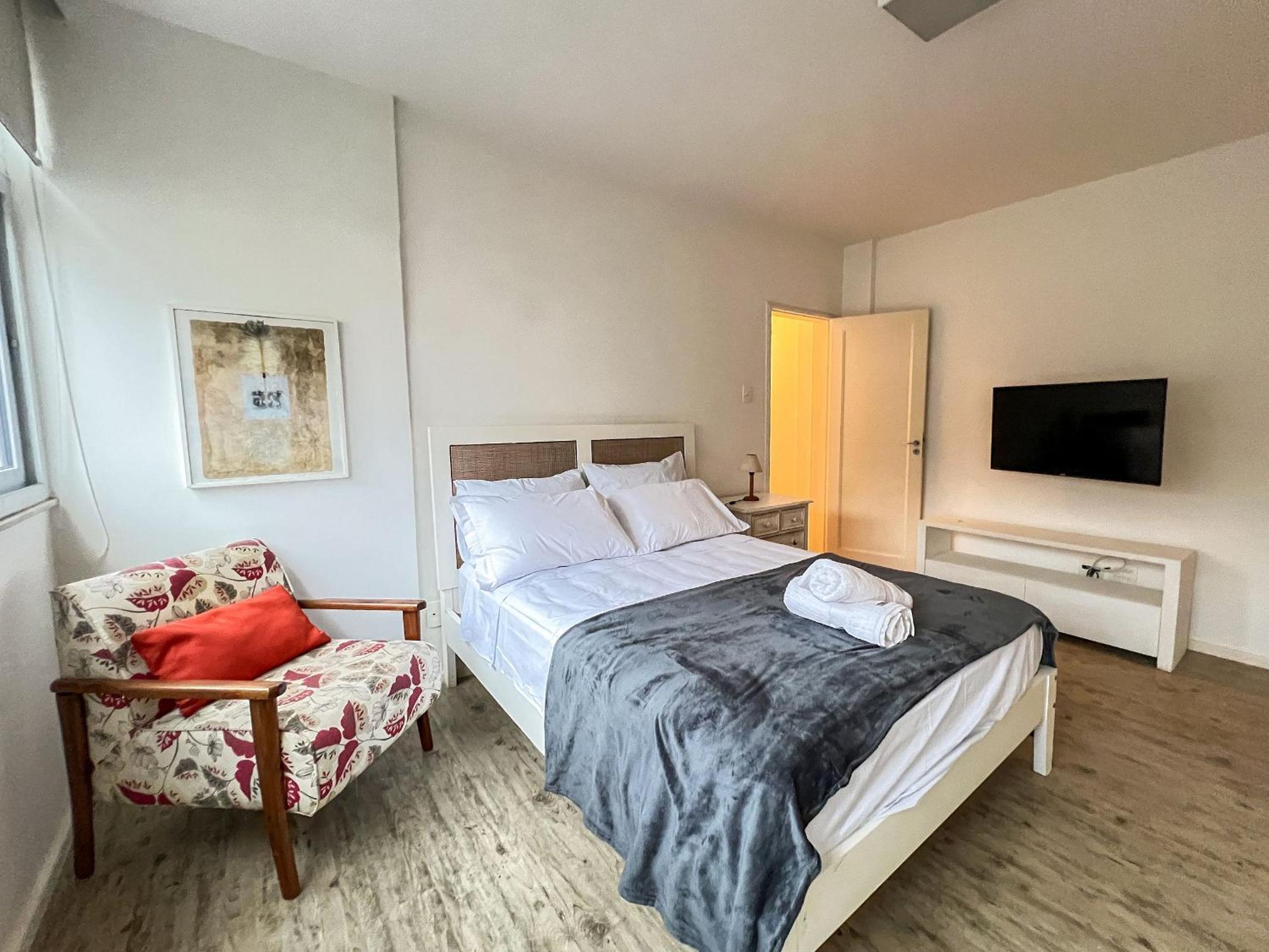 Seu Lar no Leblon com 3 Quartos e Muito Conforto