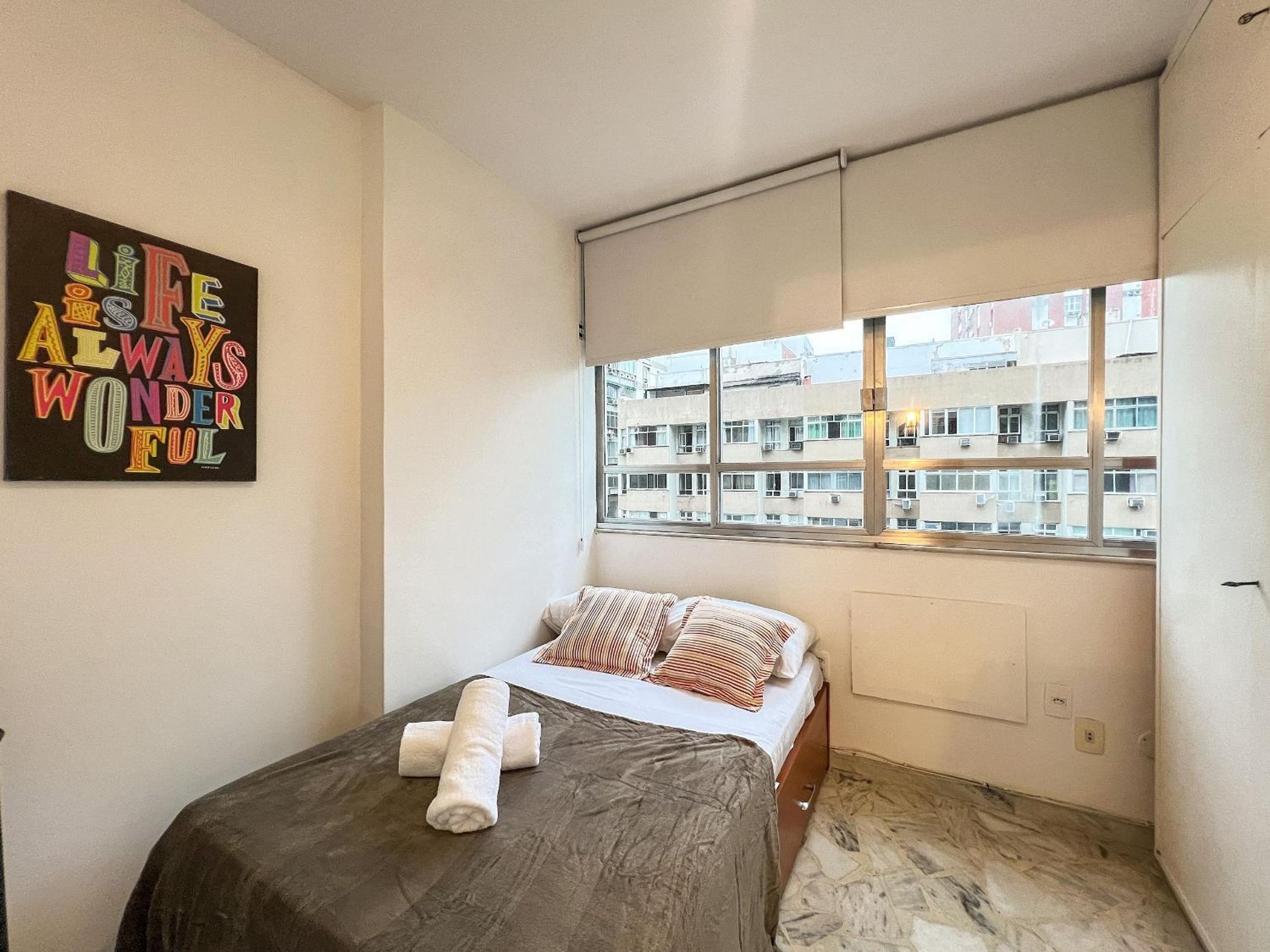 Seu Lar no Leblon com 3 Quartos e Muito Conforto