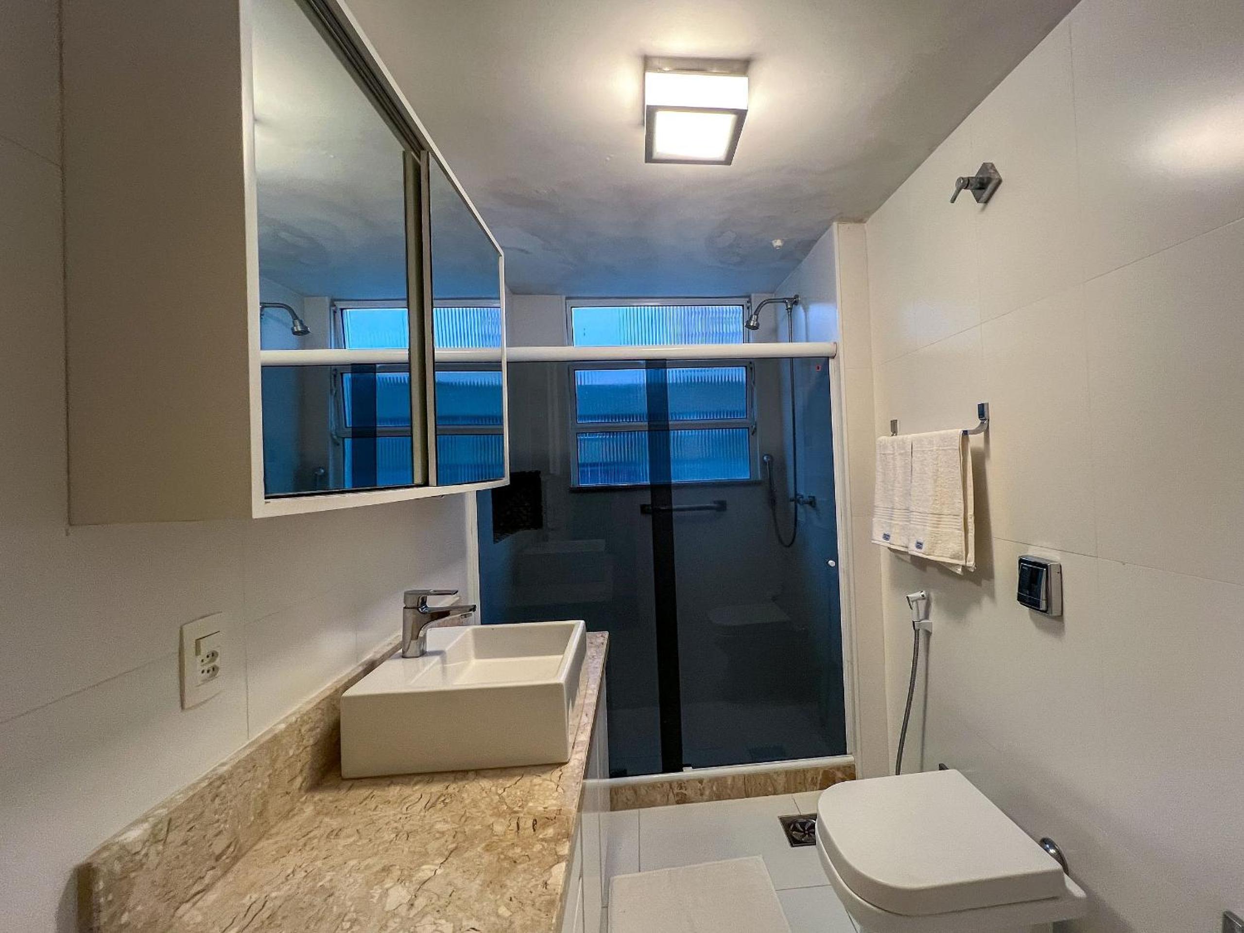 Seu Lar no Leblon com 3 Quartos e Muito Conforto
