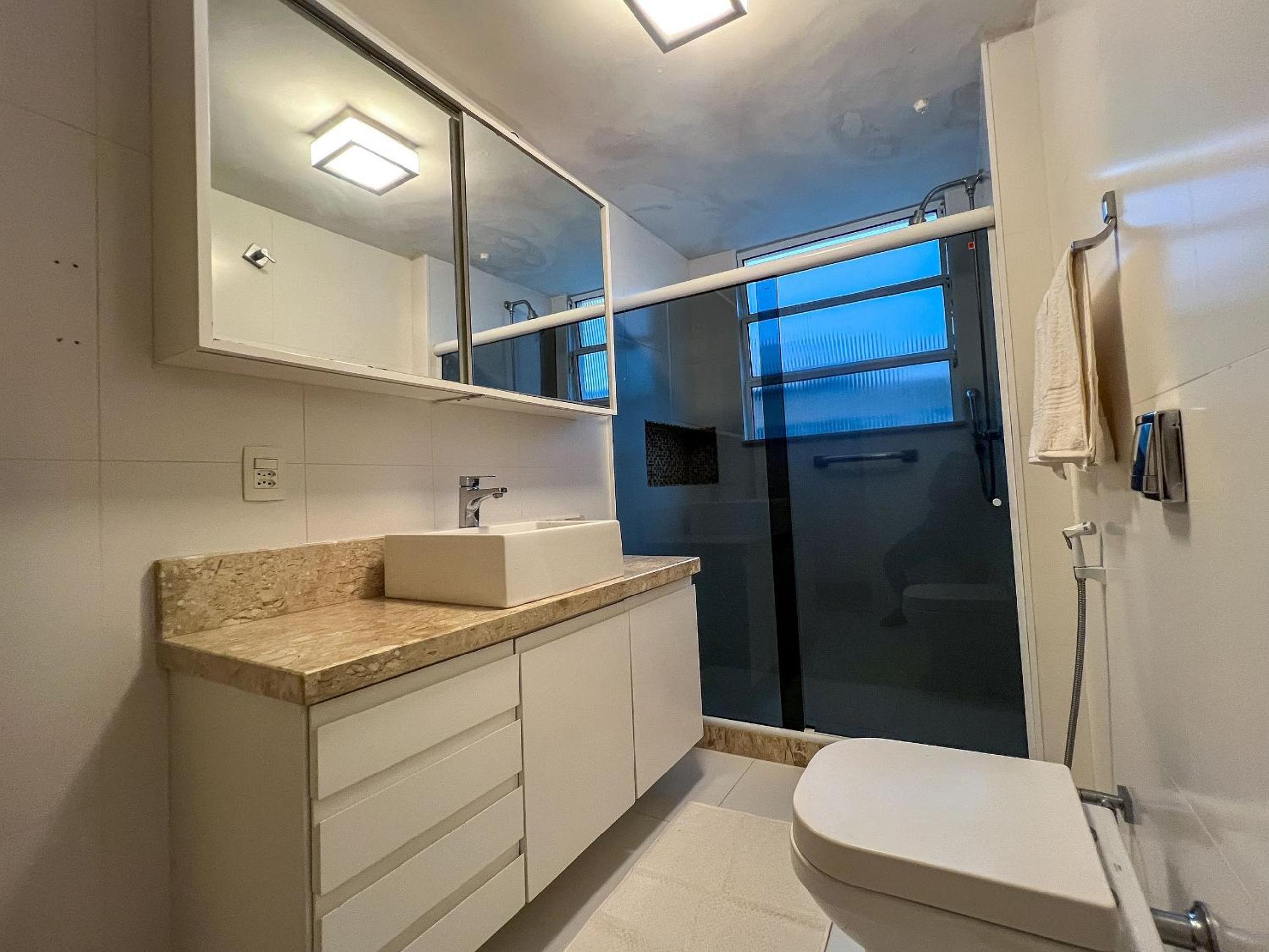 Seu Lar no Leblon com 3 Quartos e Muito Conforto