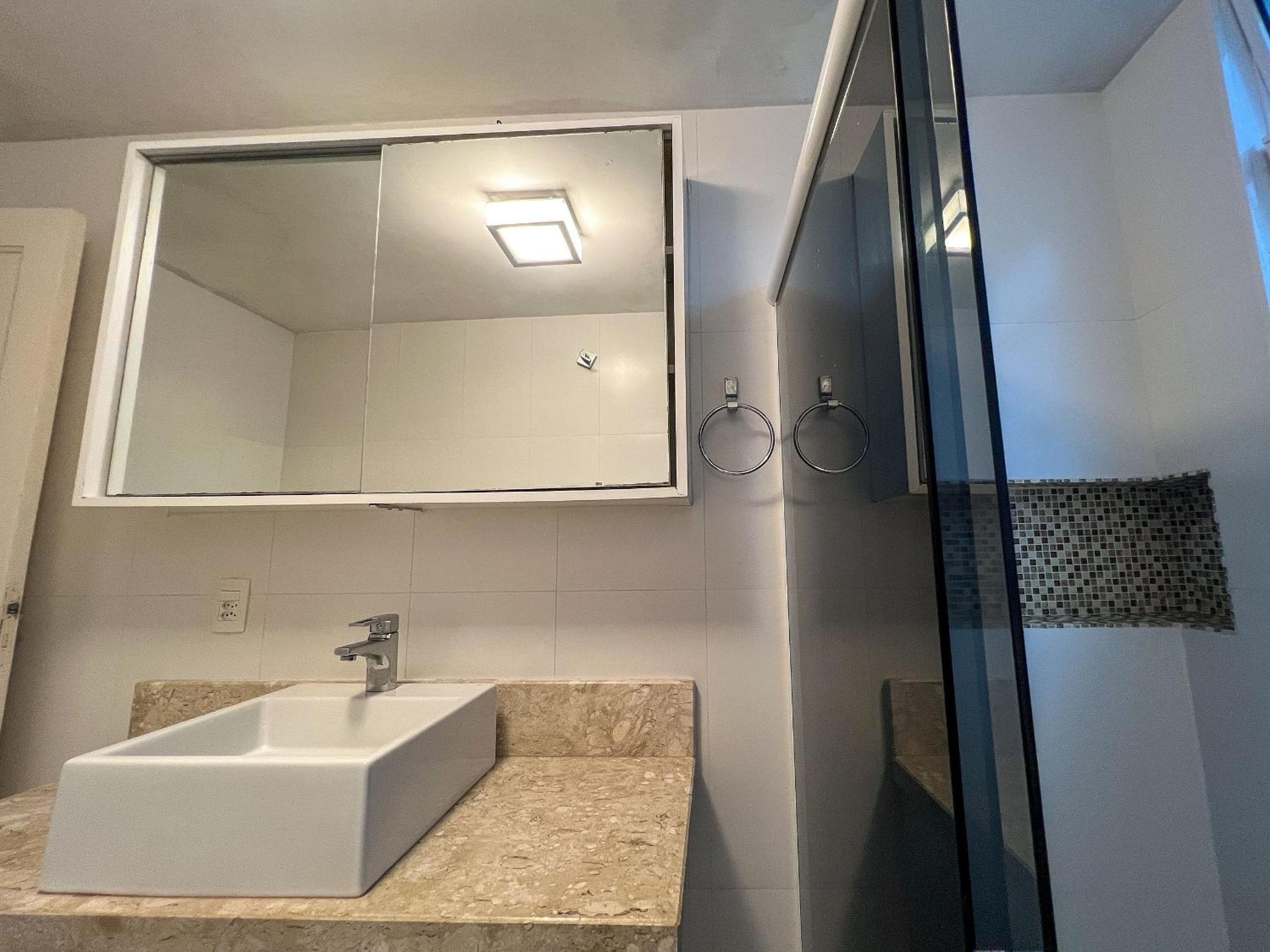Seu Lar no Leblon com 3 Quartos e Muito Conforto