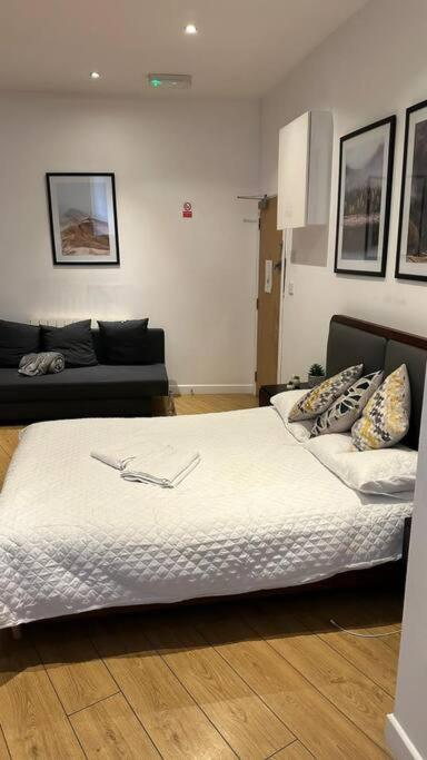 Sleep 6 Piccadilly Grand in London VR5