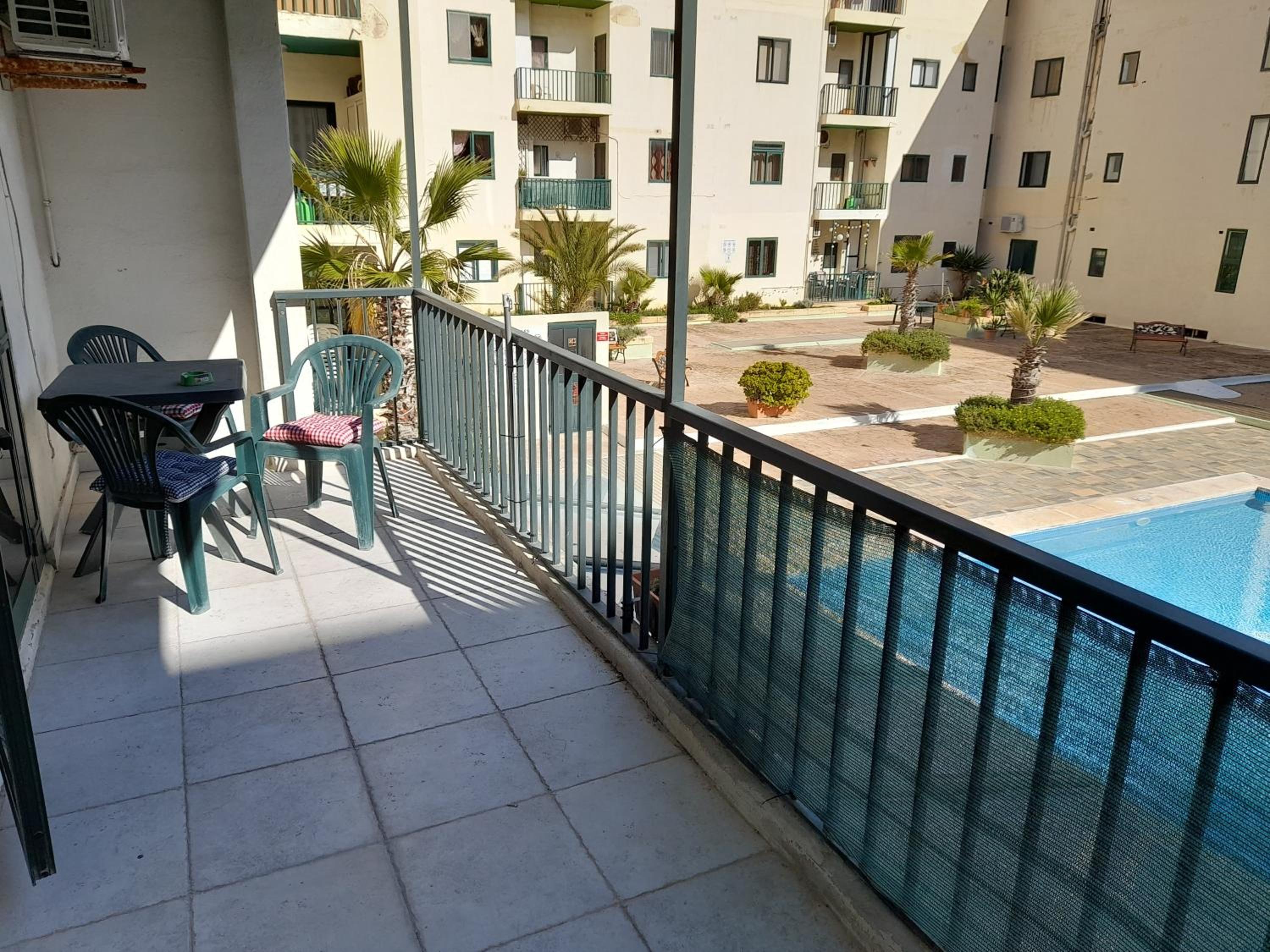 Cosy 4 Bedroom Apt with use of Pool photo 5
