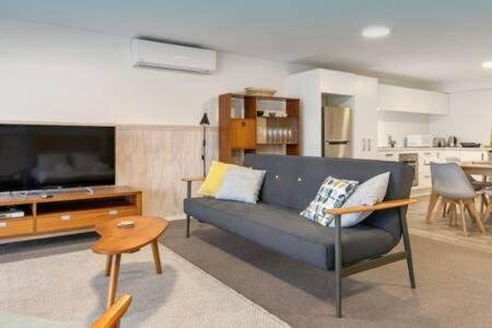 Wanaka 'Mount Iron Studio' with private terrace view 5