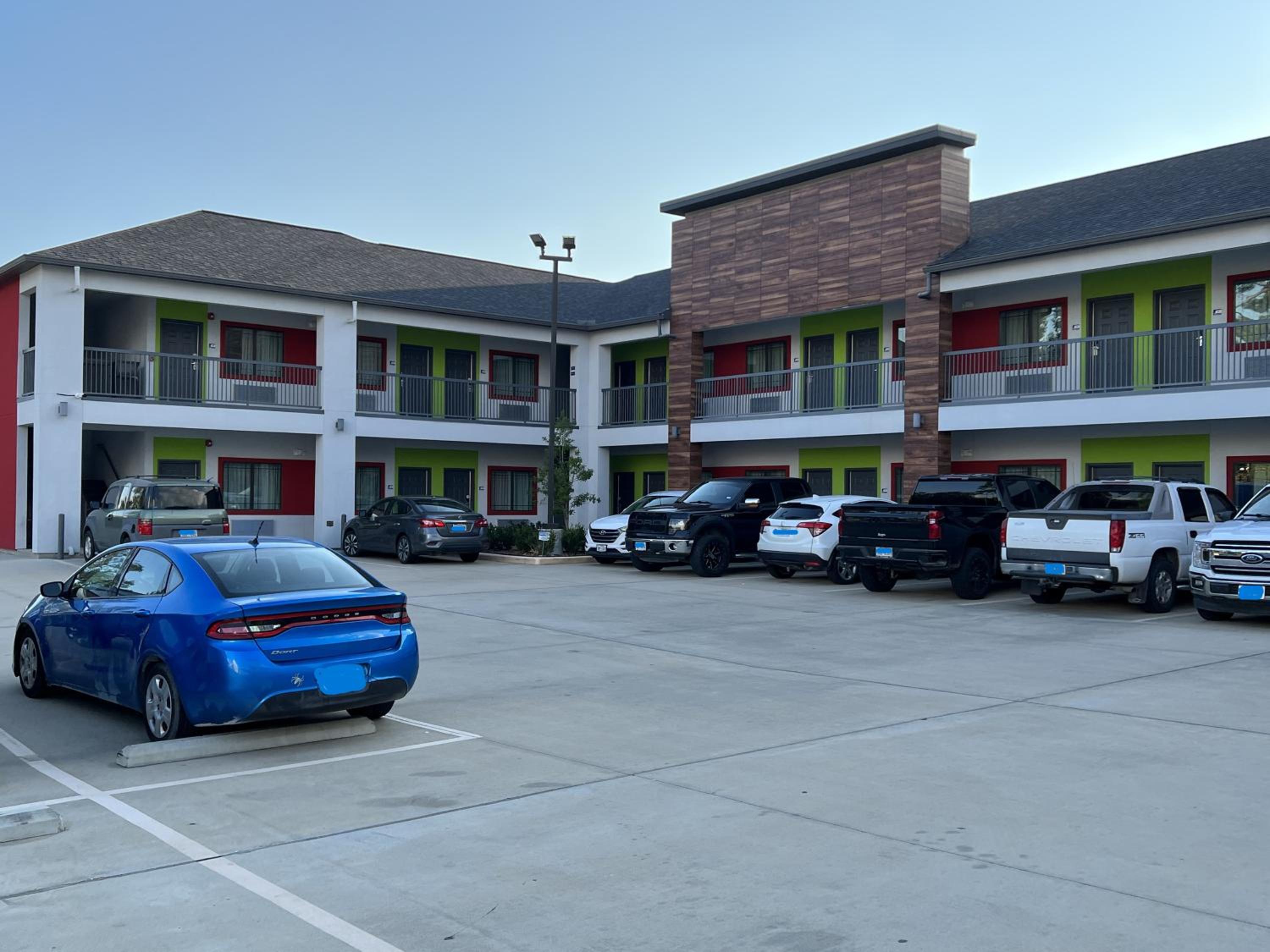 Americas Best Value Inn Suites Kingwood IAH Airport - Property Image 14