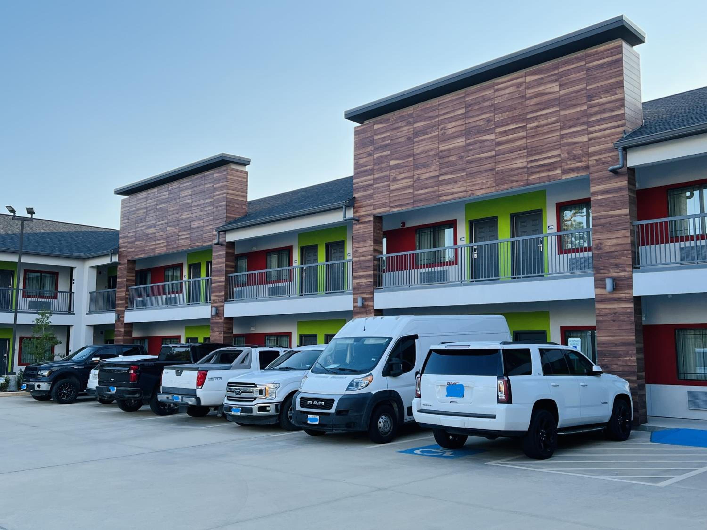 Americas Best Value Inn Suites Kingwood IAH Airport - Property Image 15