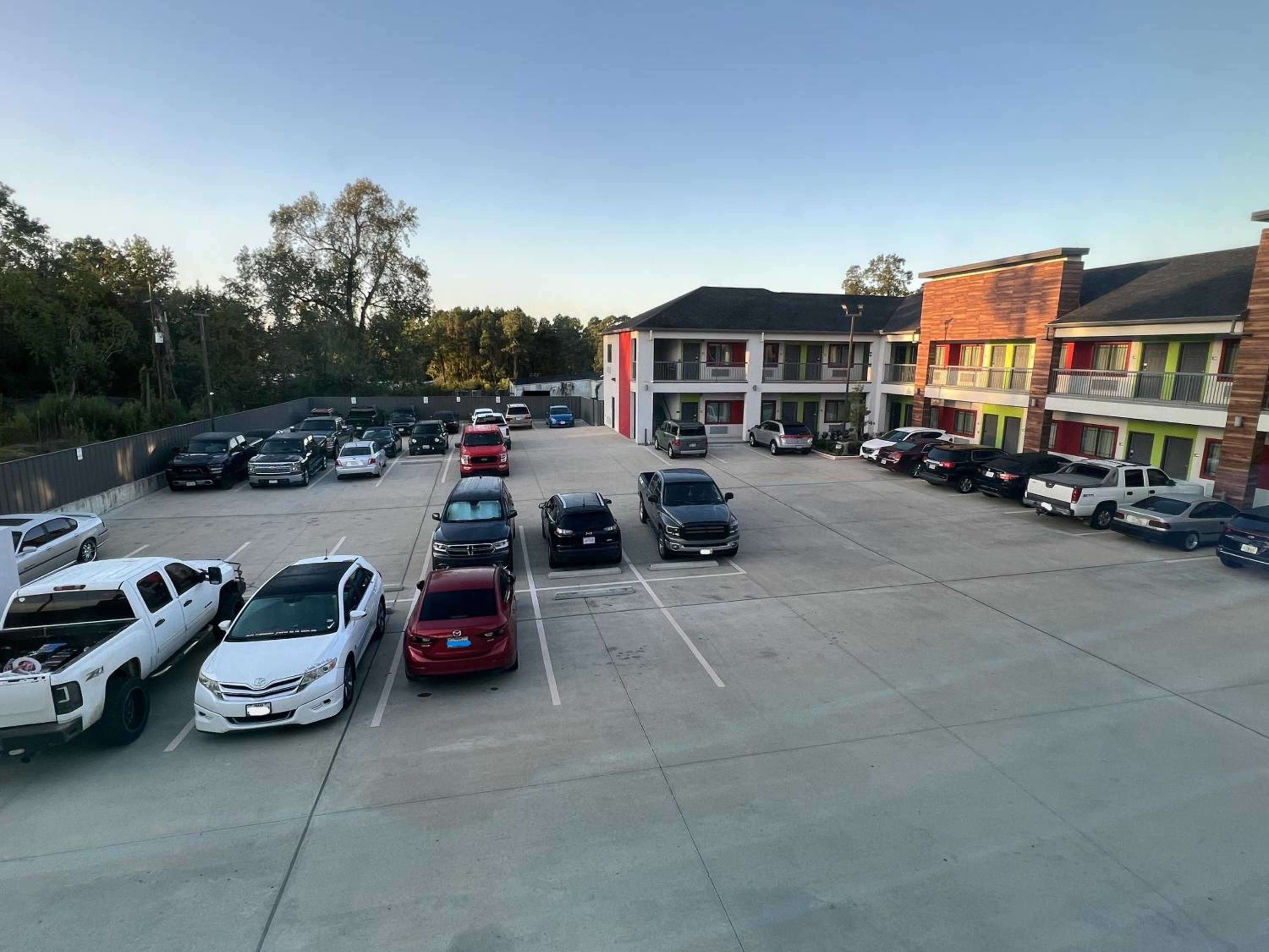Americas Best Value Inn Suites Kingwood IAH Airport - Property Image 16