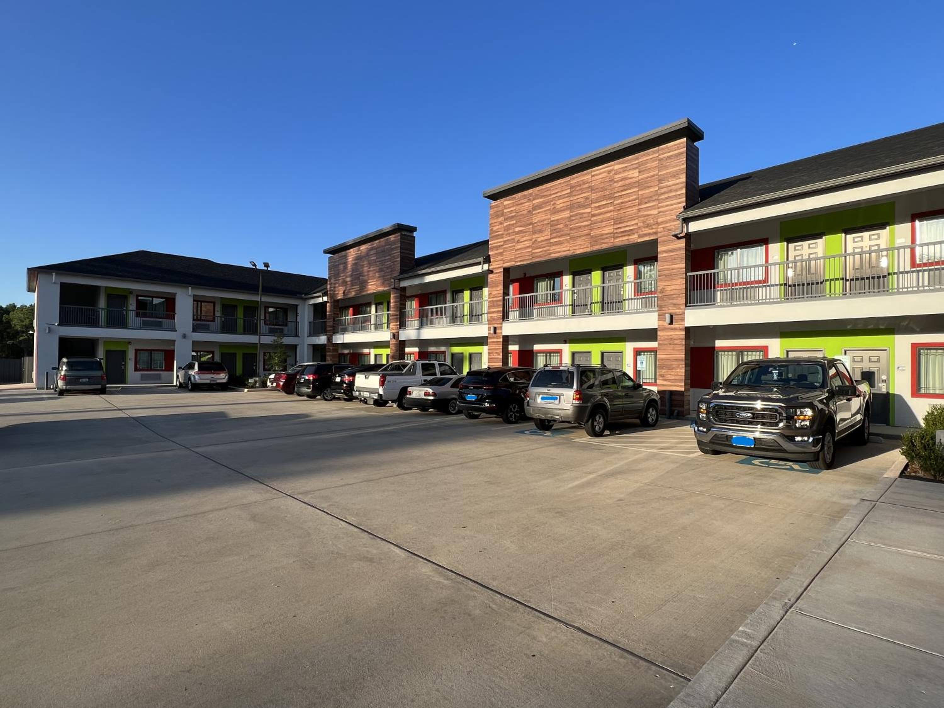 Americas Best Value Inn Suites Kingwood IAH Airport - Property Image 17