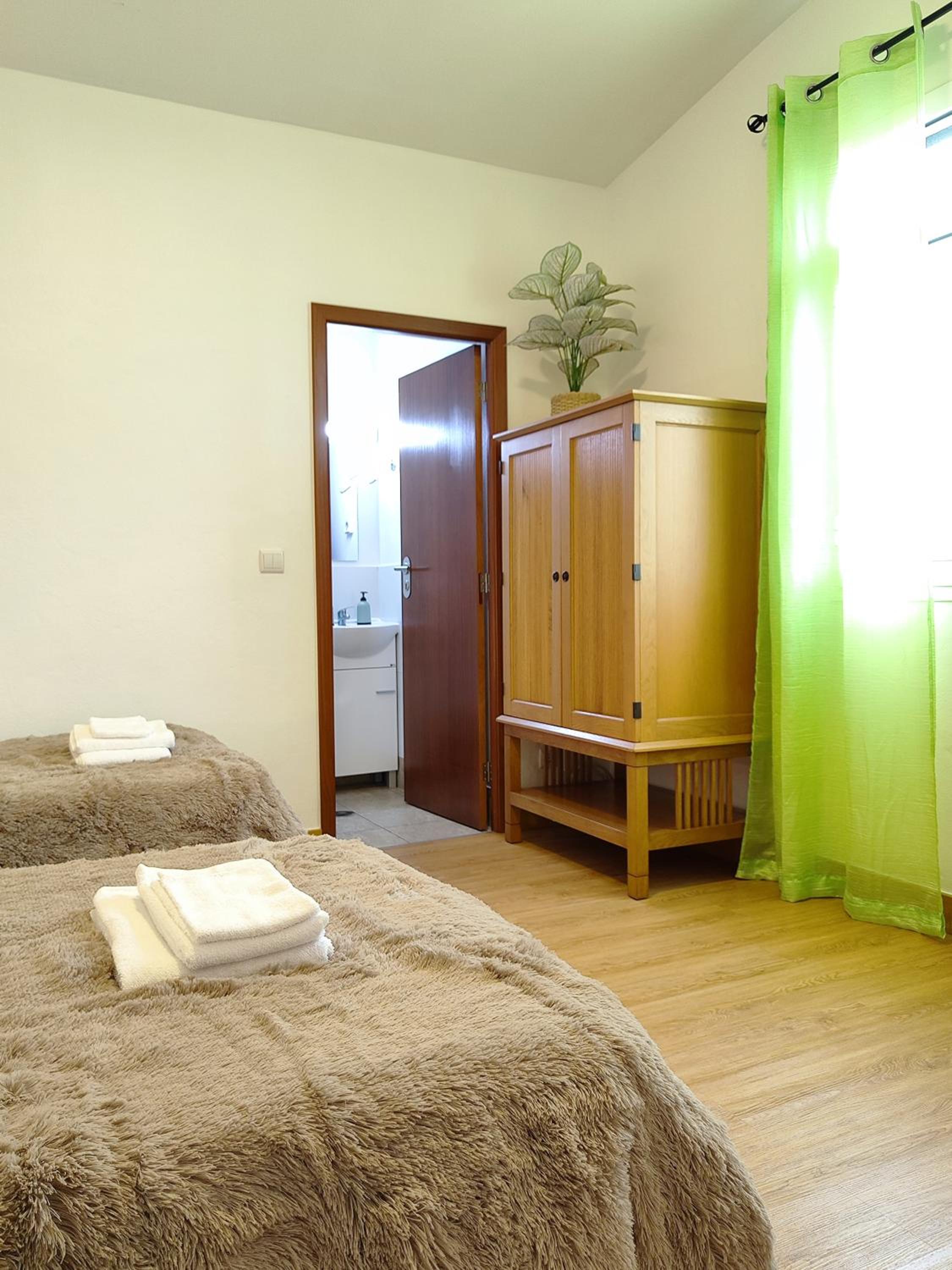 GATEONE AL Airport View House view 4