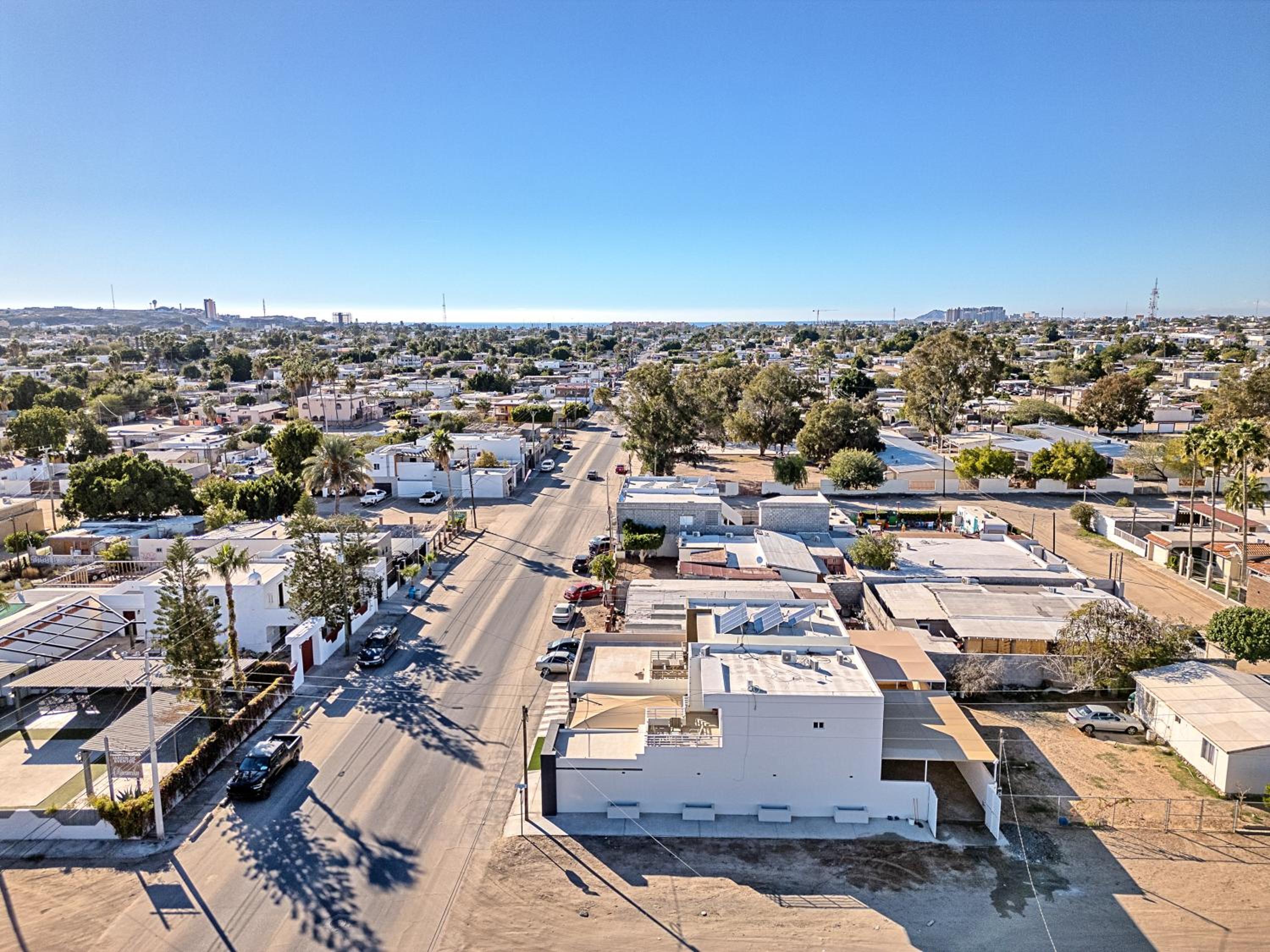 Modern Lux Home/Sleeps 12/ 5 min to Beach/High speed fiber optic internet! view 3